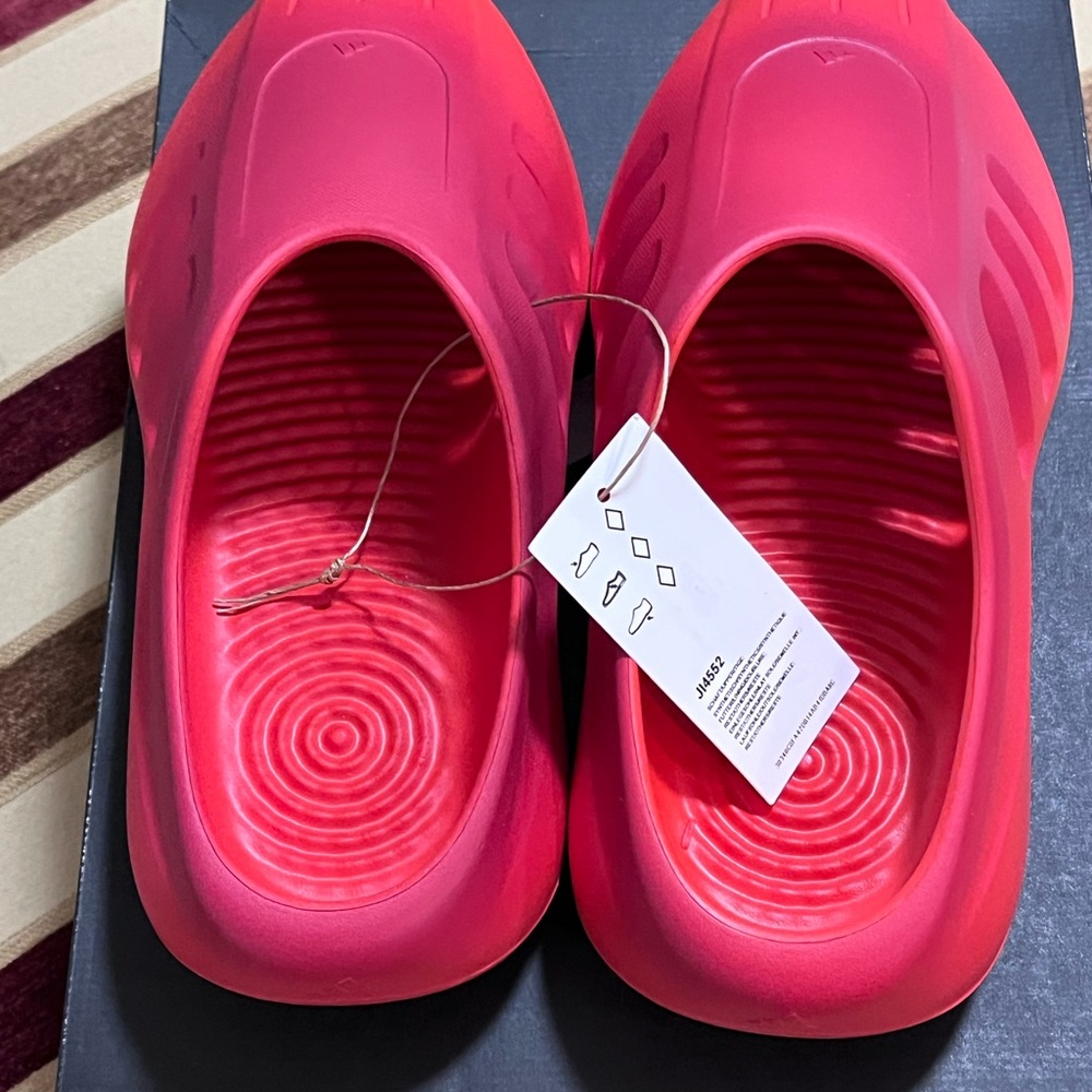 ADIDAS ADIFOM IIINFINITY NIB AUTHENTIC GENDER NEUTRAL BASKETBALL RED SLIDES MULE